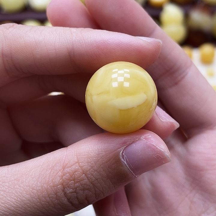 琥珀未镶嵌裸石18.5mm瑕