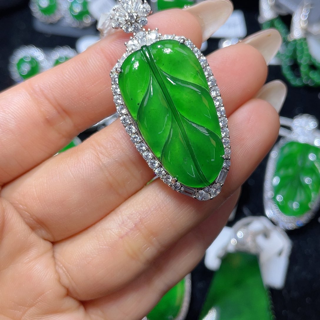 翡翠颈饰银S925镶嵌翡翠