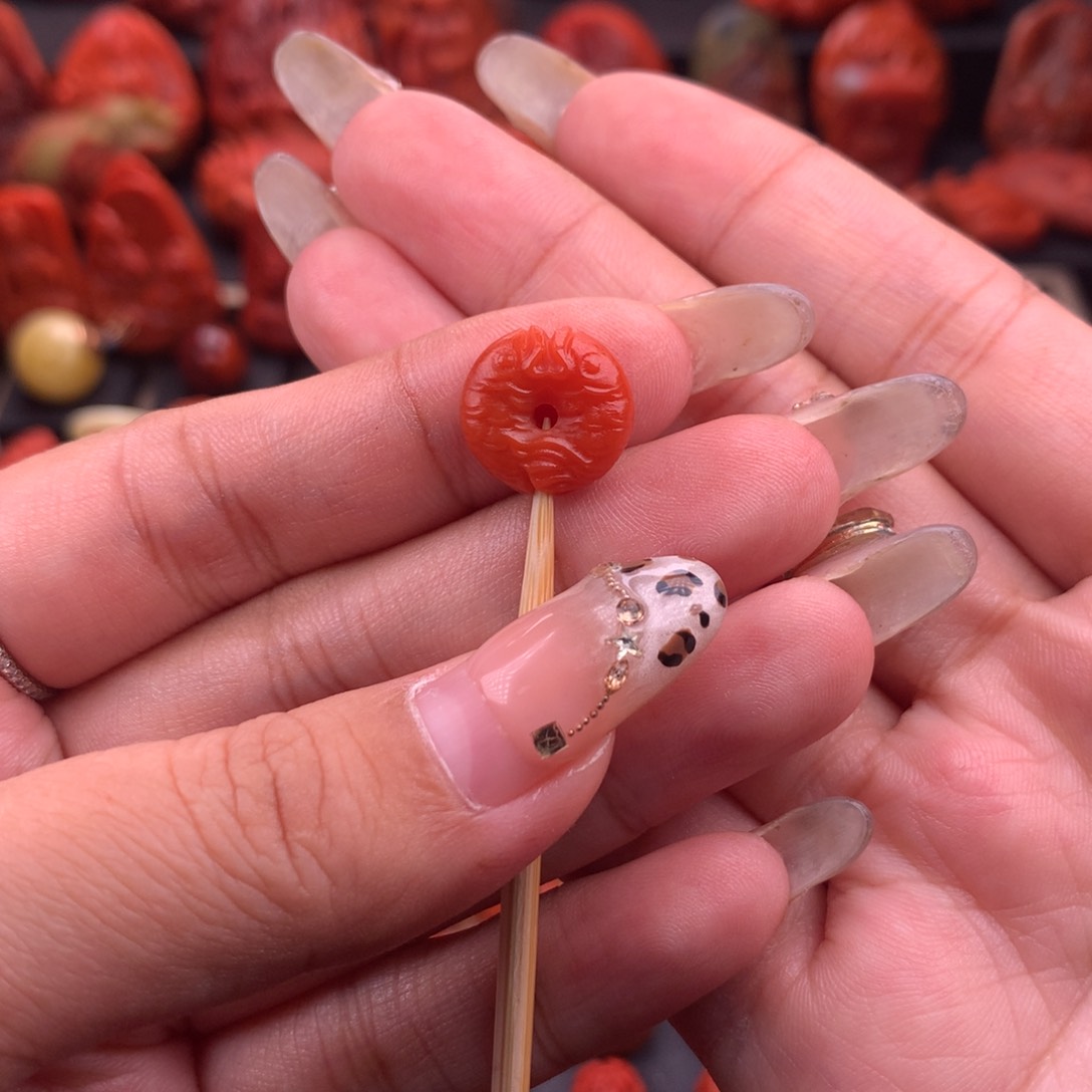 南红玛瑙南红川料精工雕刻锦鲤背云13.8mm未镶嵌