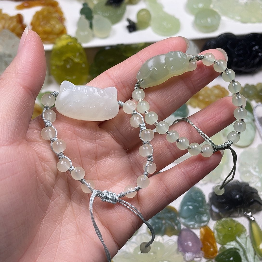 蛇纹石玉未镶嵌颈饰