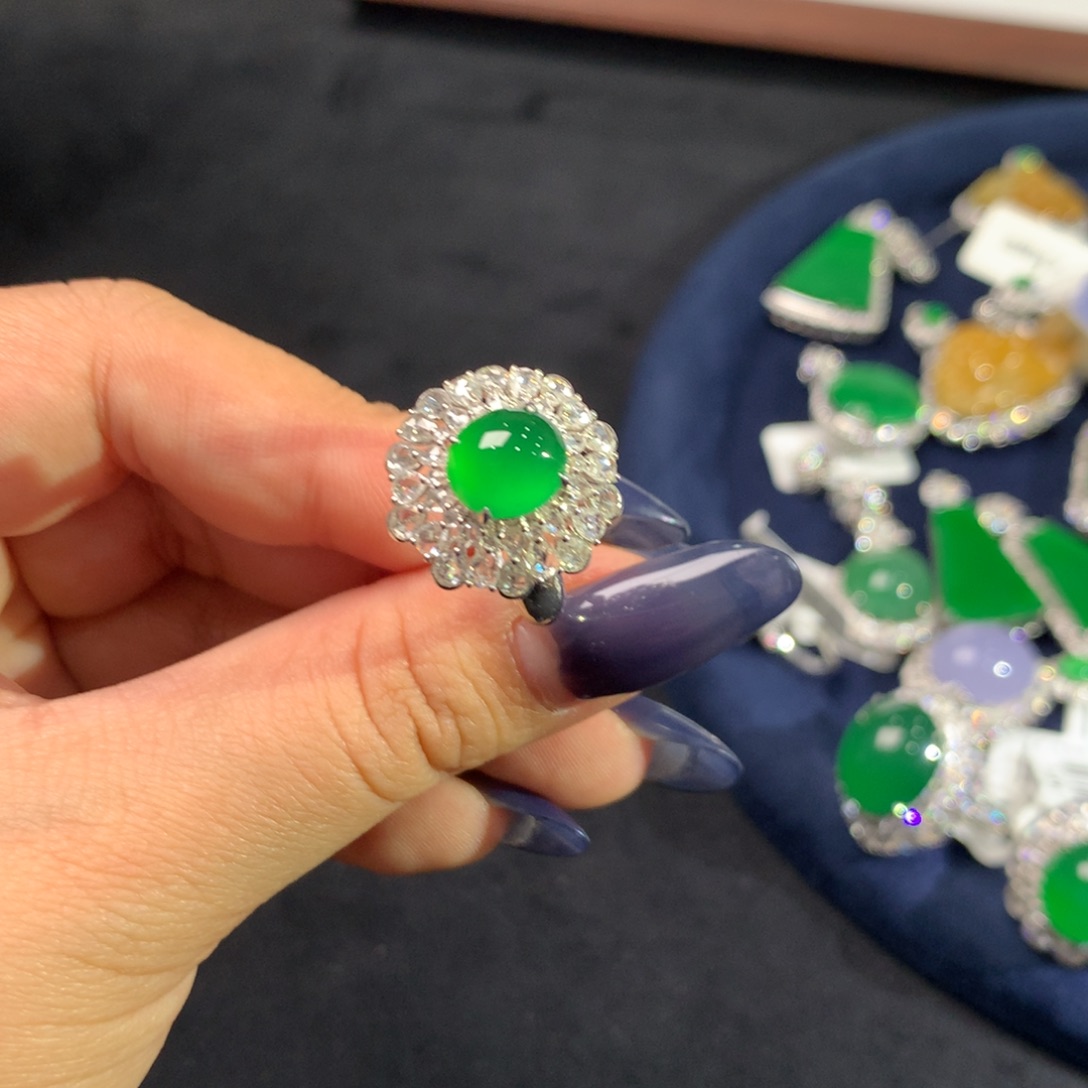 翡翠挂件18K金镶嵌雨****?戒指