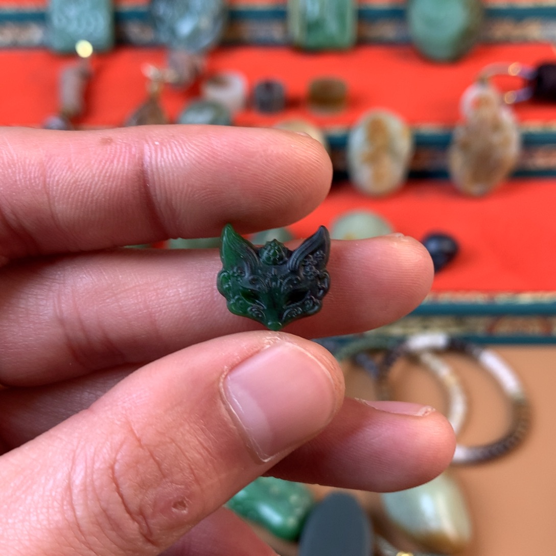 和田玉（糖玉）挂件未镶嵌满****月