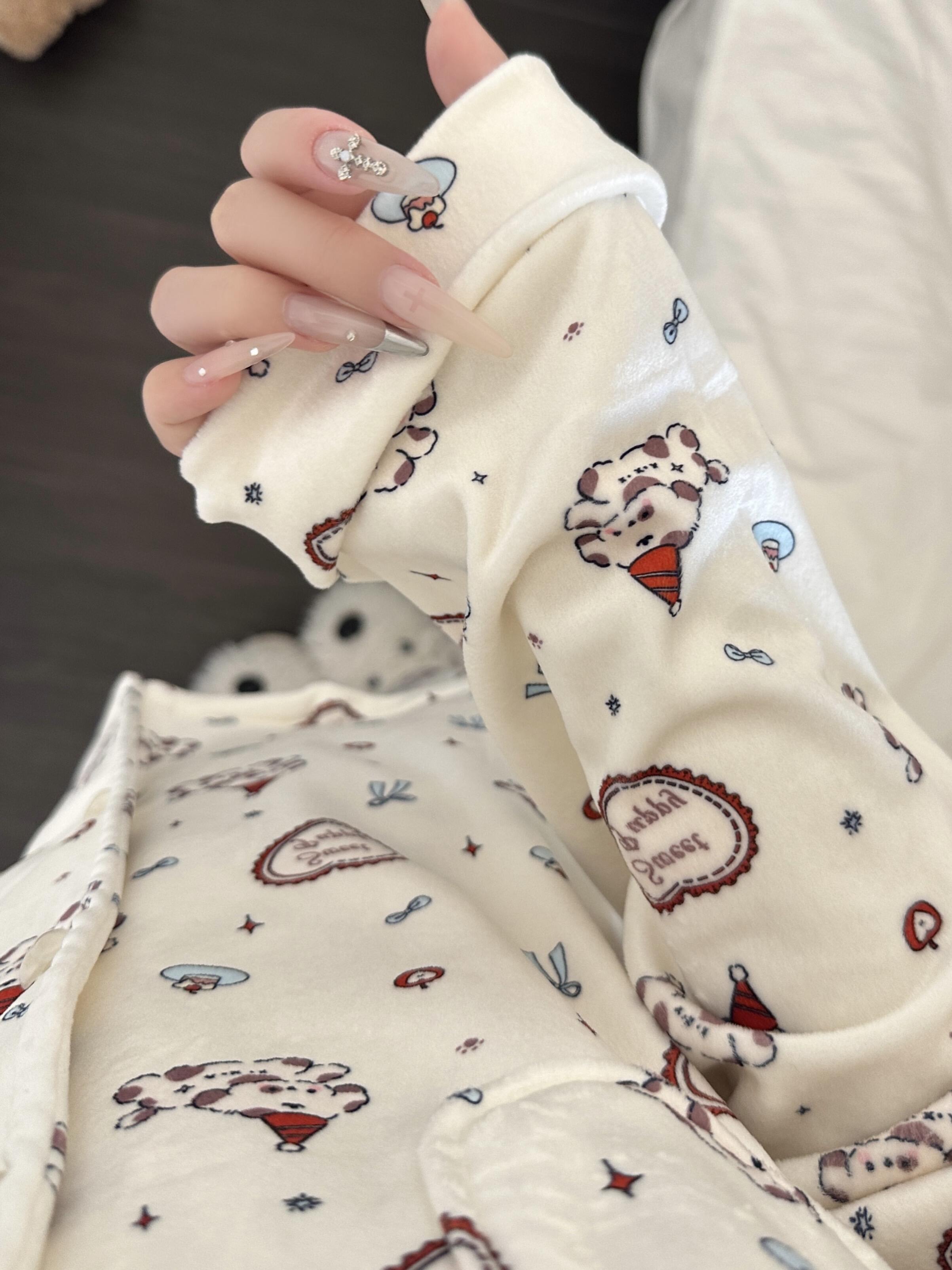 少女甜美可爱卡通小狗德绒加厚保暖睡衣女秋冬ins风家居服可外穿