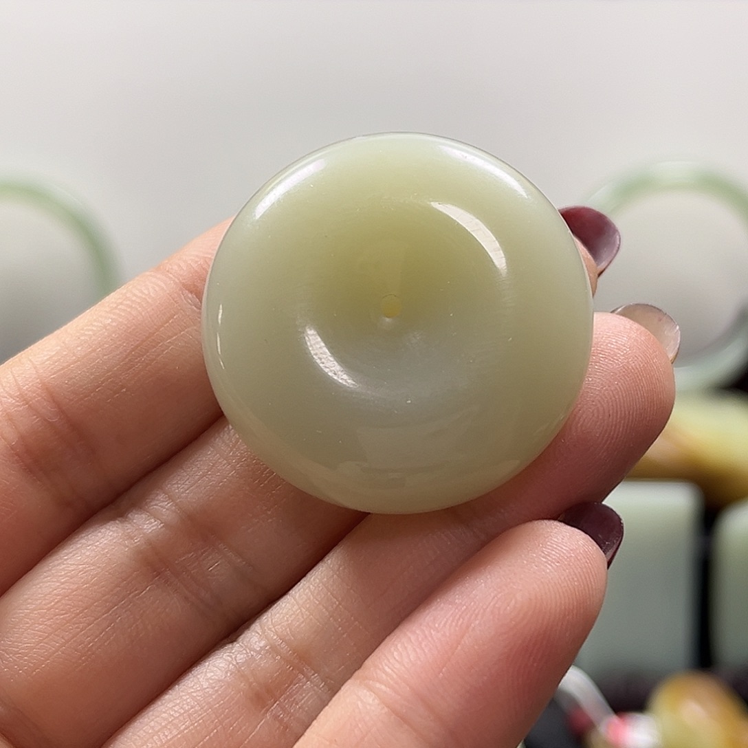 和田玉（青白玉）未镶嵌吊坠(不含链)且末近矿平安扣微瑕疵