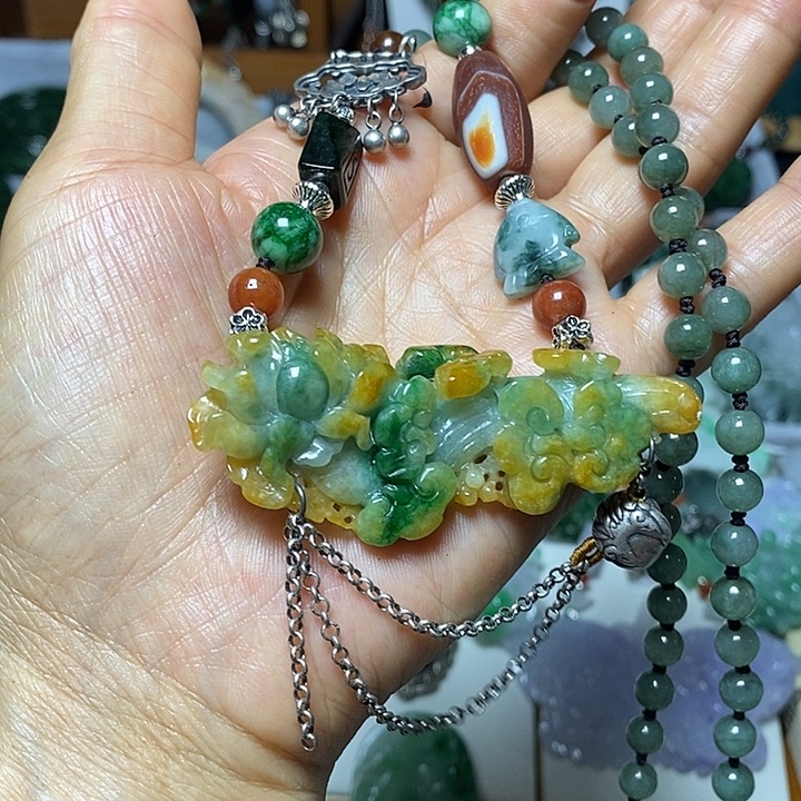 翡翠未镶嵌吊坠(赠链)