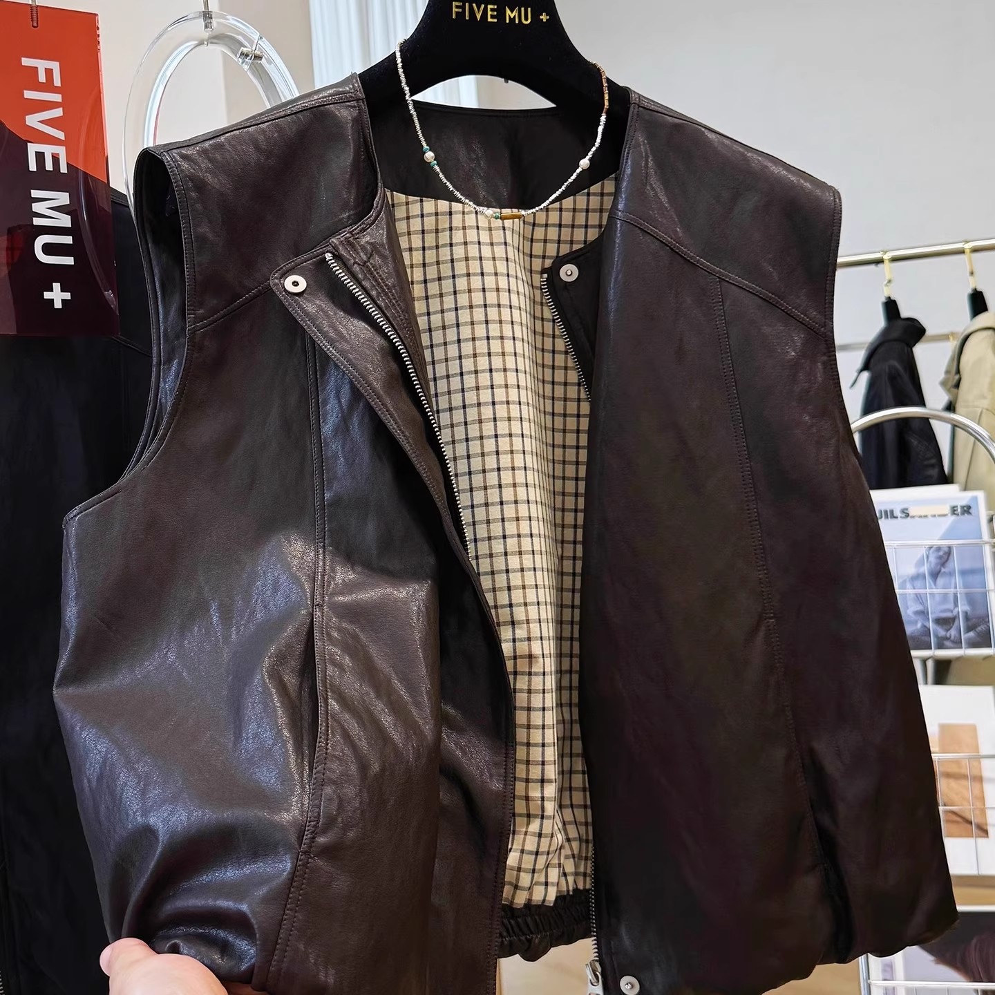 2025年秋季新款时尚圆领抽绳拉链无袖马甲女宽松百搭背心坎肩外套