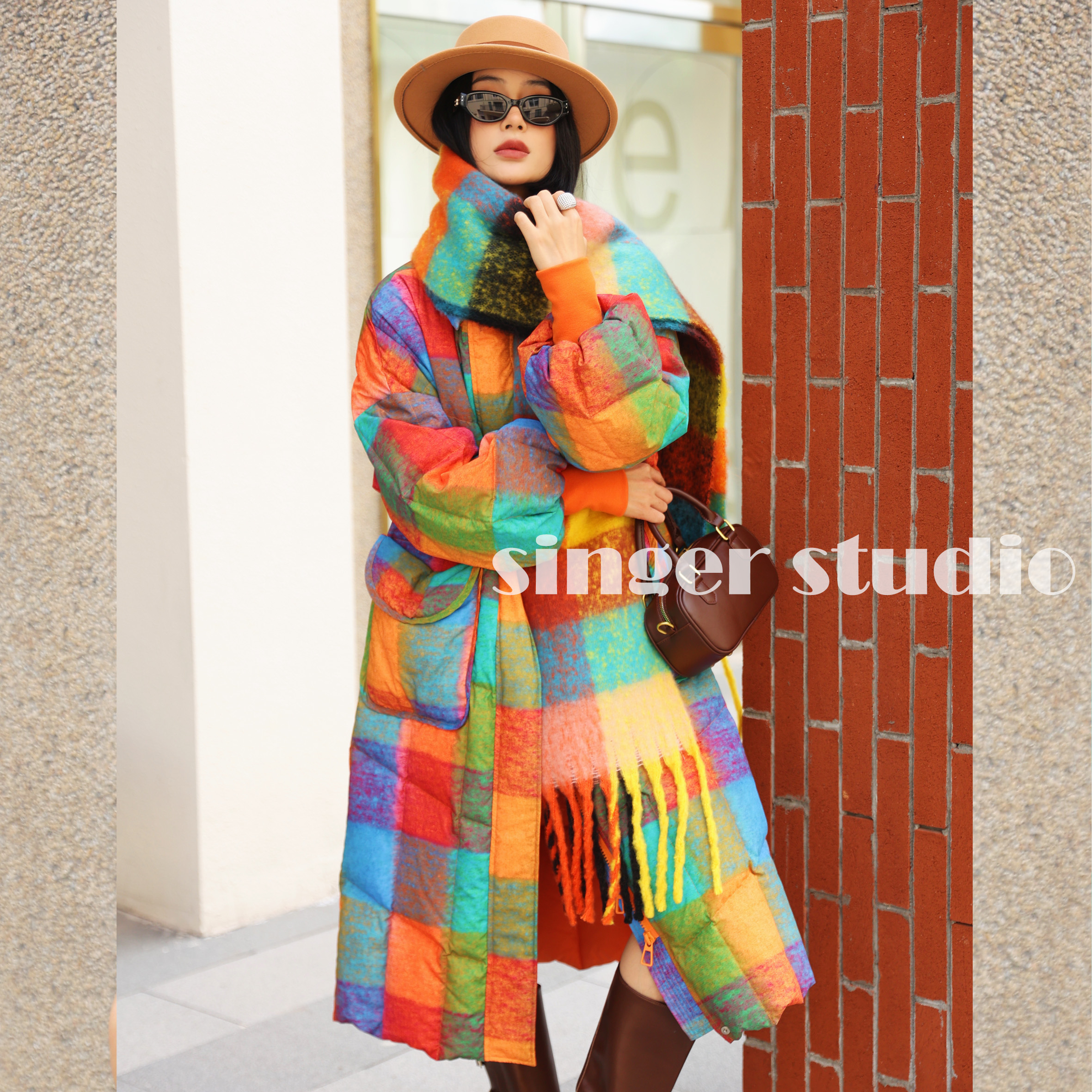 【冬日彩虹】冬季新品时尚优雅宽松保暖印花长款女装羽绒服251P039