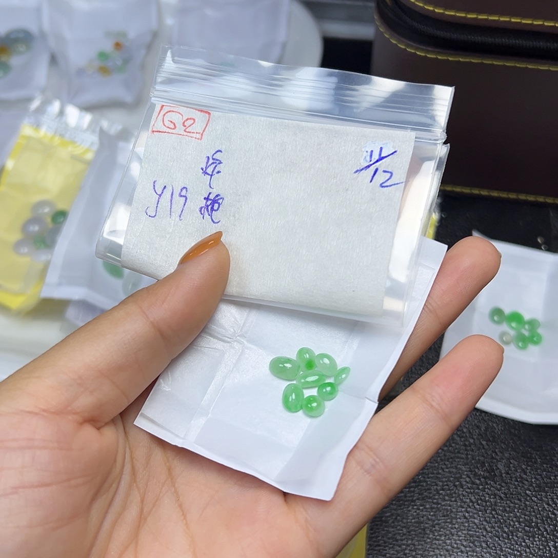 栀***开定制翡翠未镶嵌翡翠