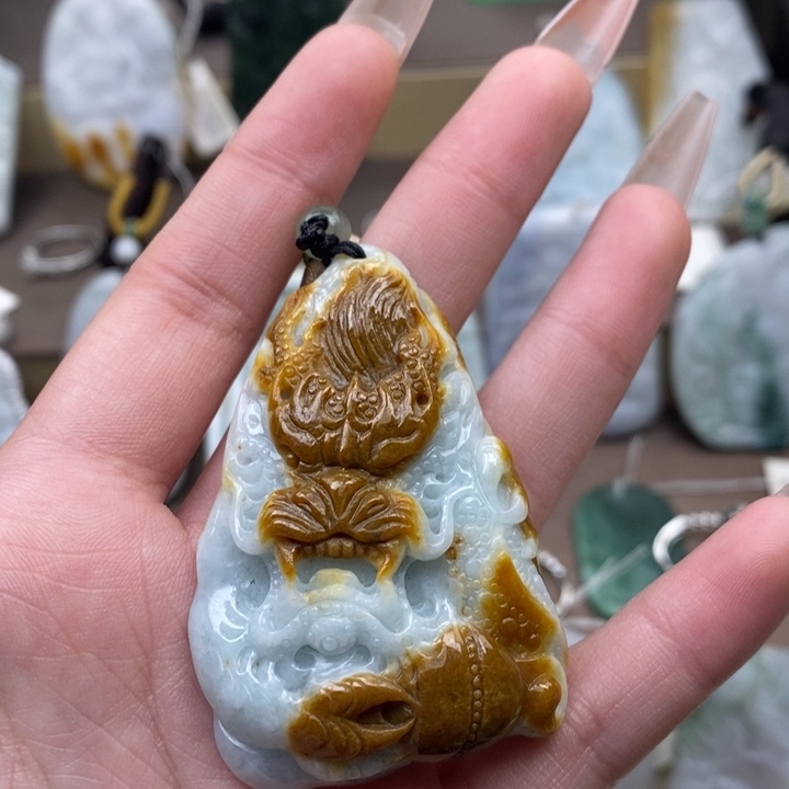 翡翠颈饰未镶嵌翡翠