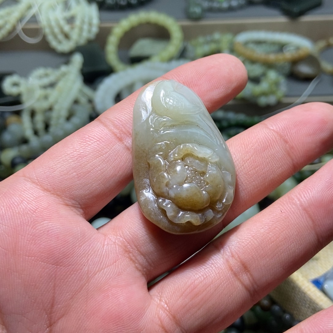 颈饰未镶嵌和田玉（糖玉）