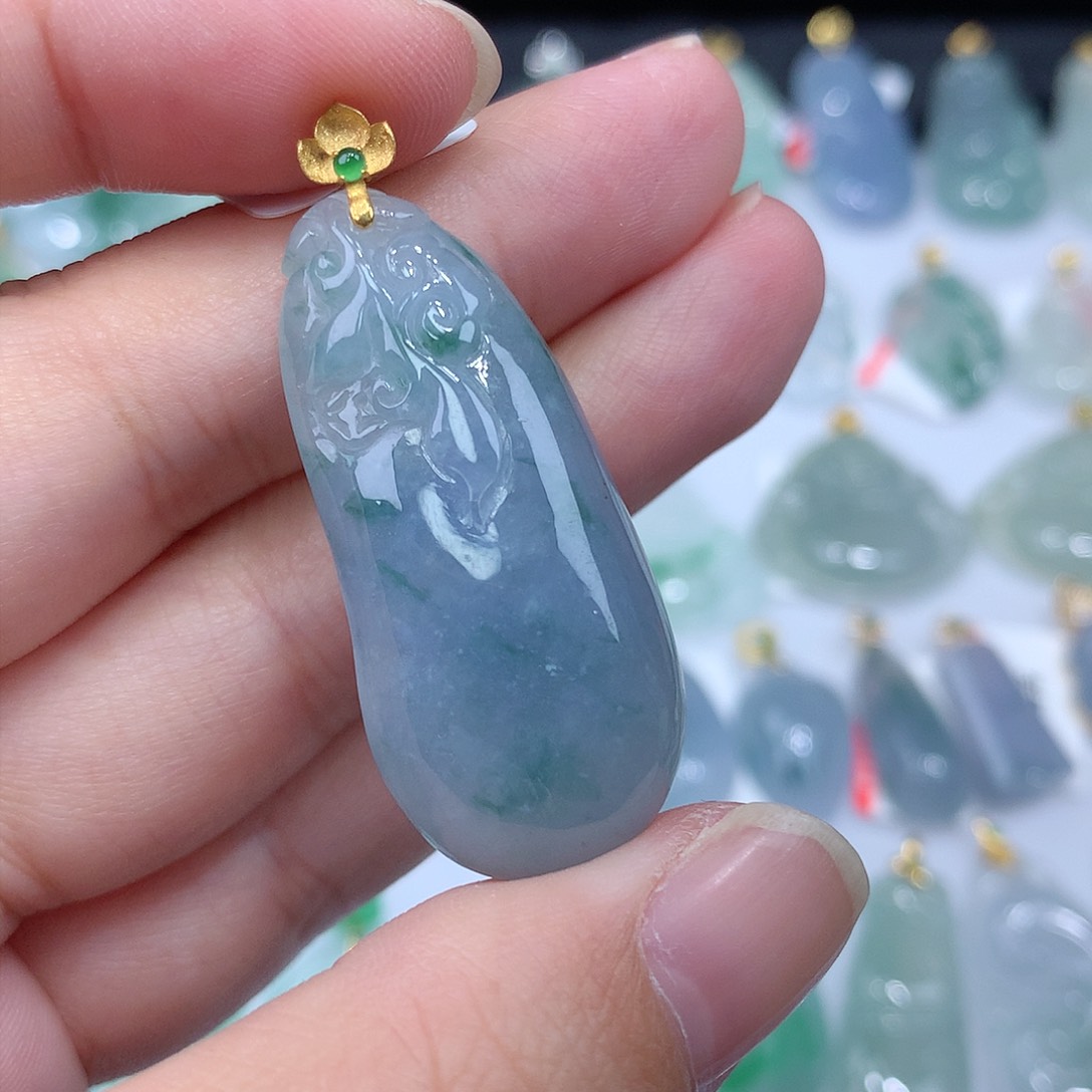 翡翠颈饰18K金镶嵌瓜