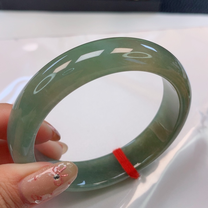 翡翠手镯未镶嵌56圈