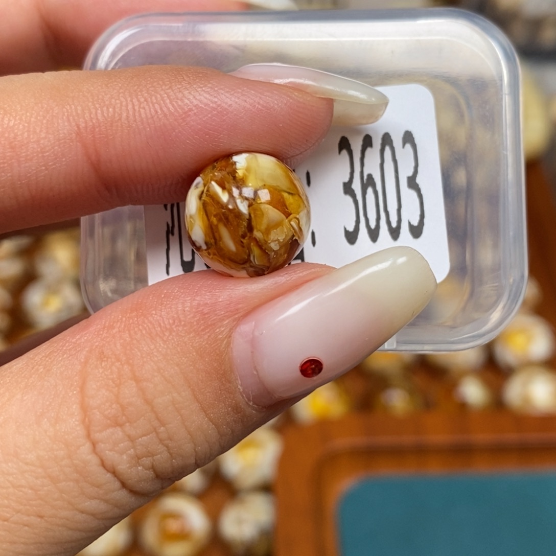 琥珀未镶嵌珠宝奇石3603