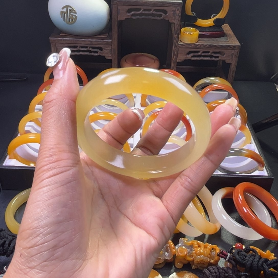 未镶嵌手镯石英质玉