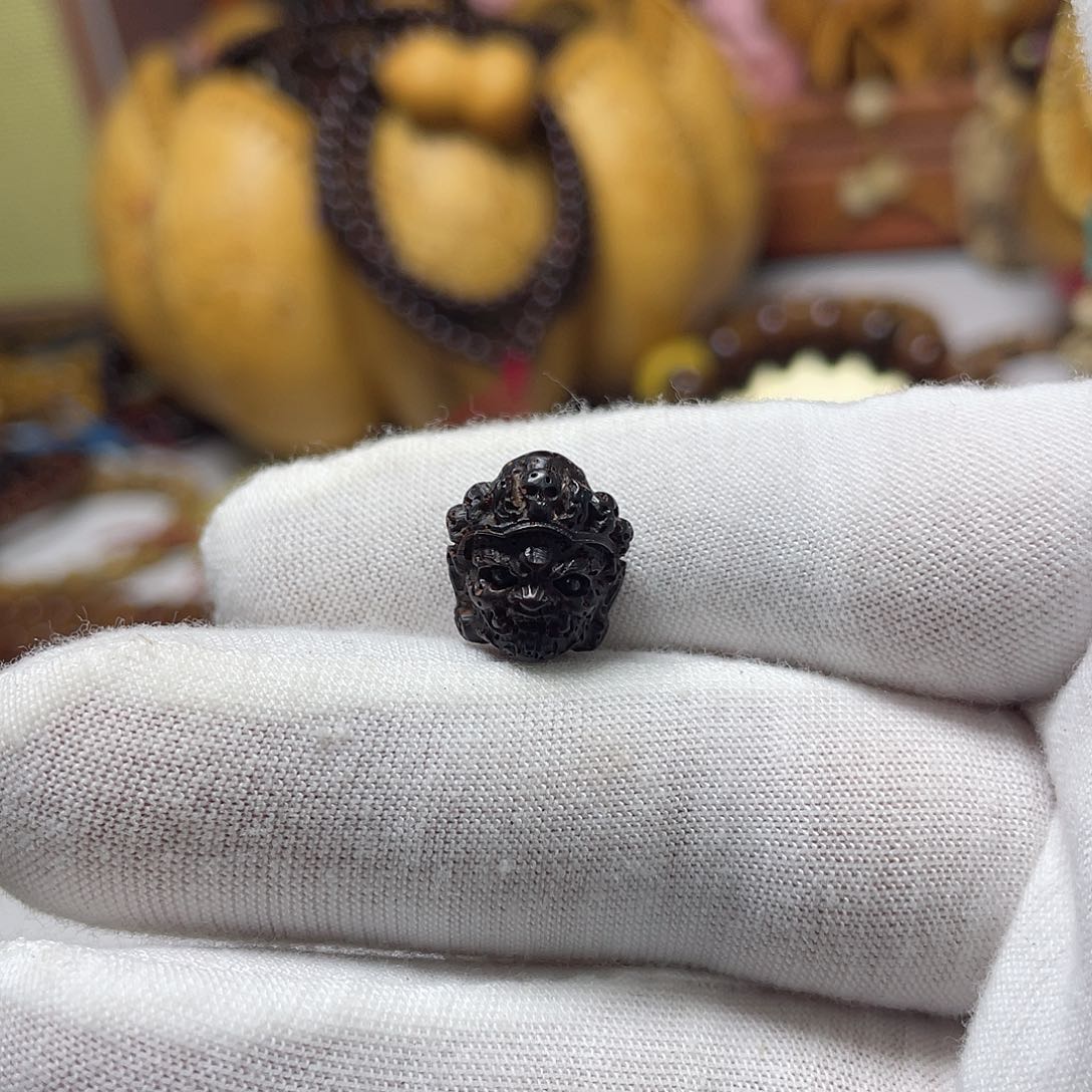 手串星月菩提雕刻黄财神