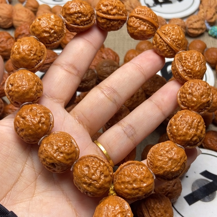 文玩核桃吊坠蚂蚁纹元宝