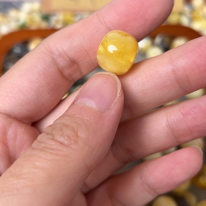 蜜蜡未镶嵌裸石13.2mm一个