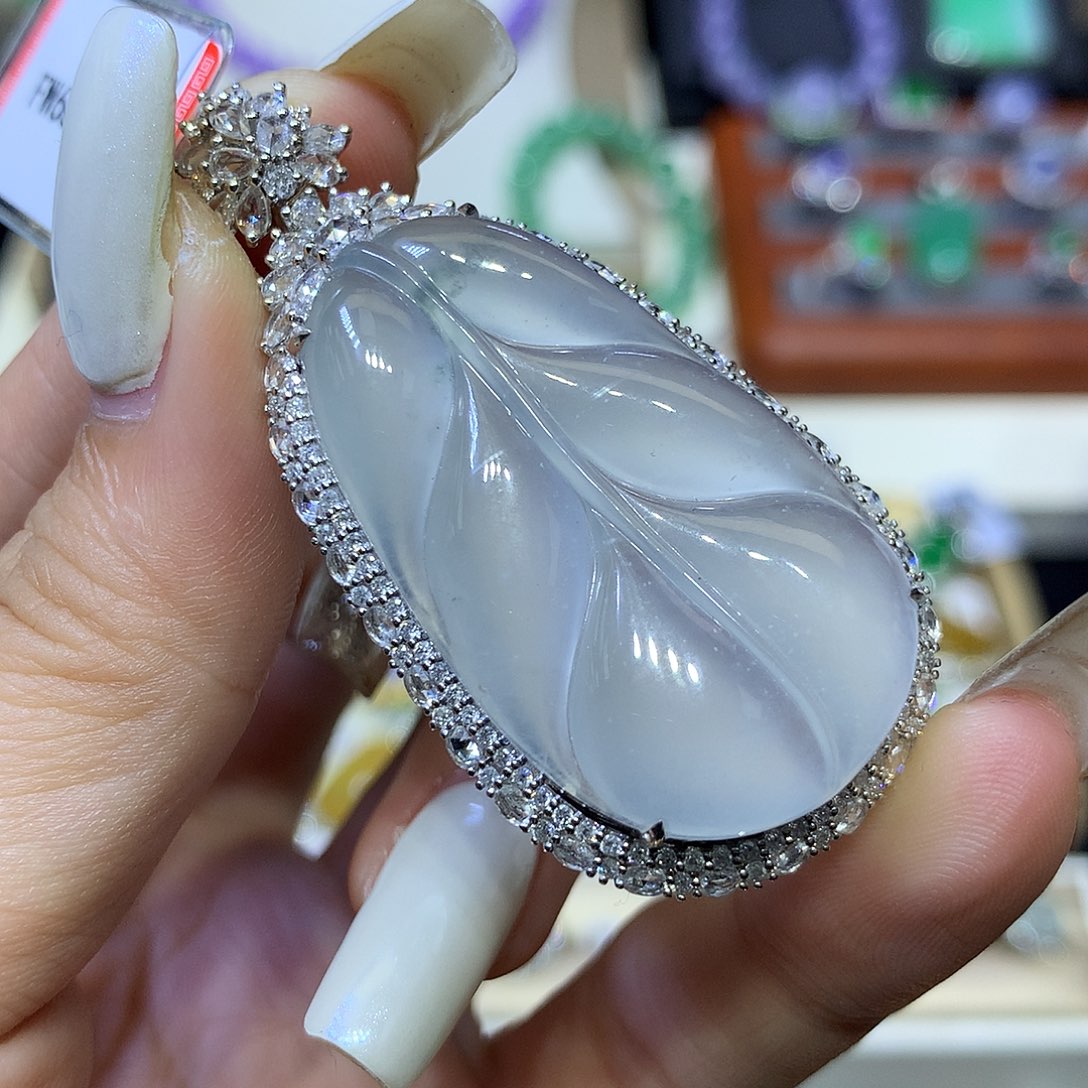 翡翠18K金镶嵌颈饰