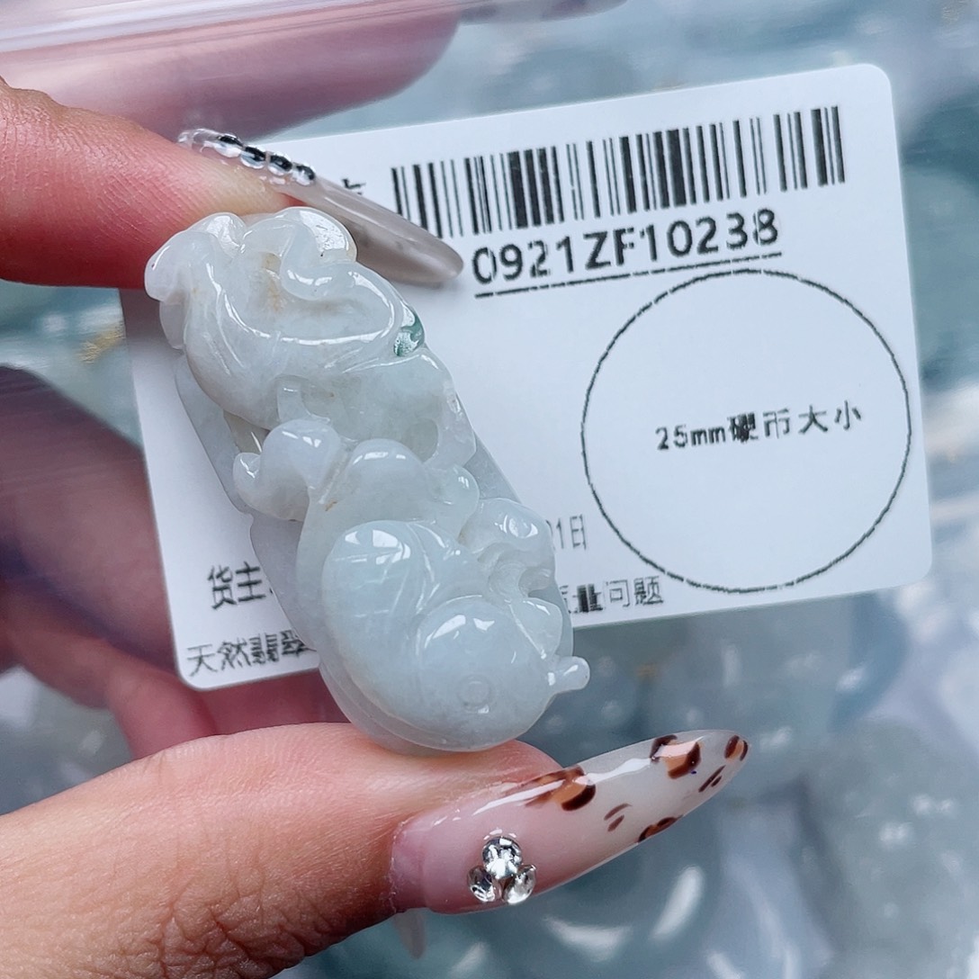 吊坠(不含链)未镶嵌翡翠