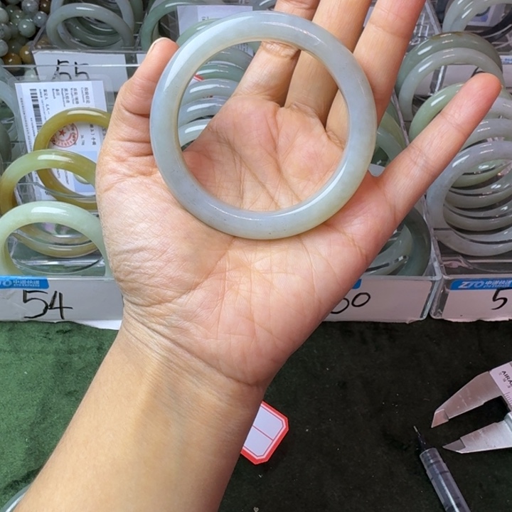 蔷***薇和田玉（糖玉）未镶嵌手镯