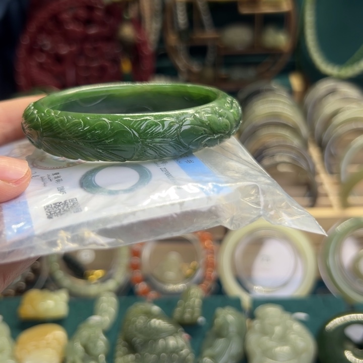 和田玉手镯未镶嵌58.6圈围4749