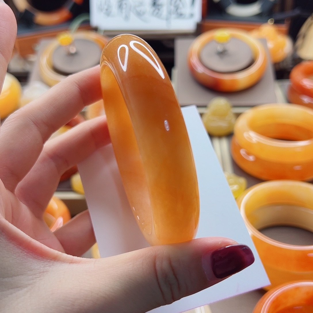 热***艺未镶嵌石英质玉（黄龙玉）手镯66