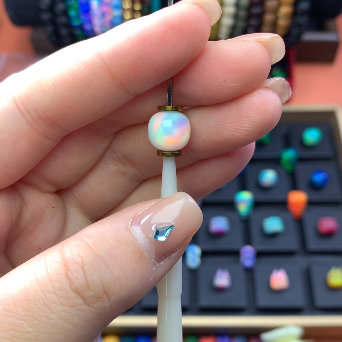 1210豹老型10-9白月光