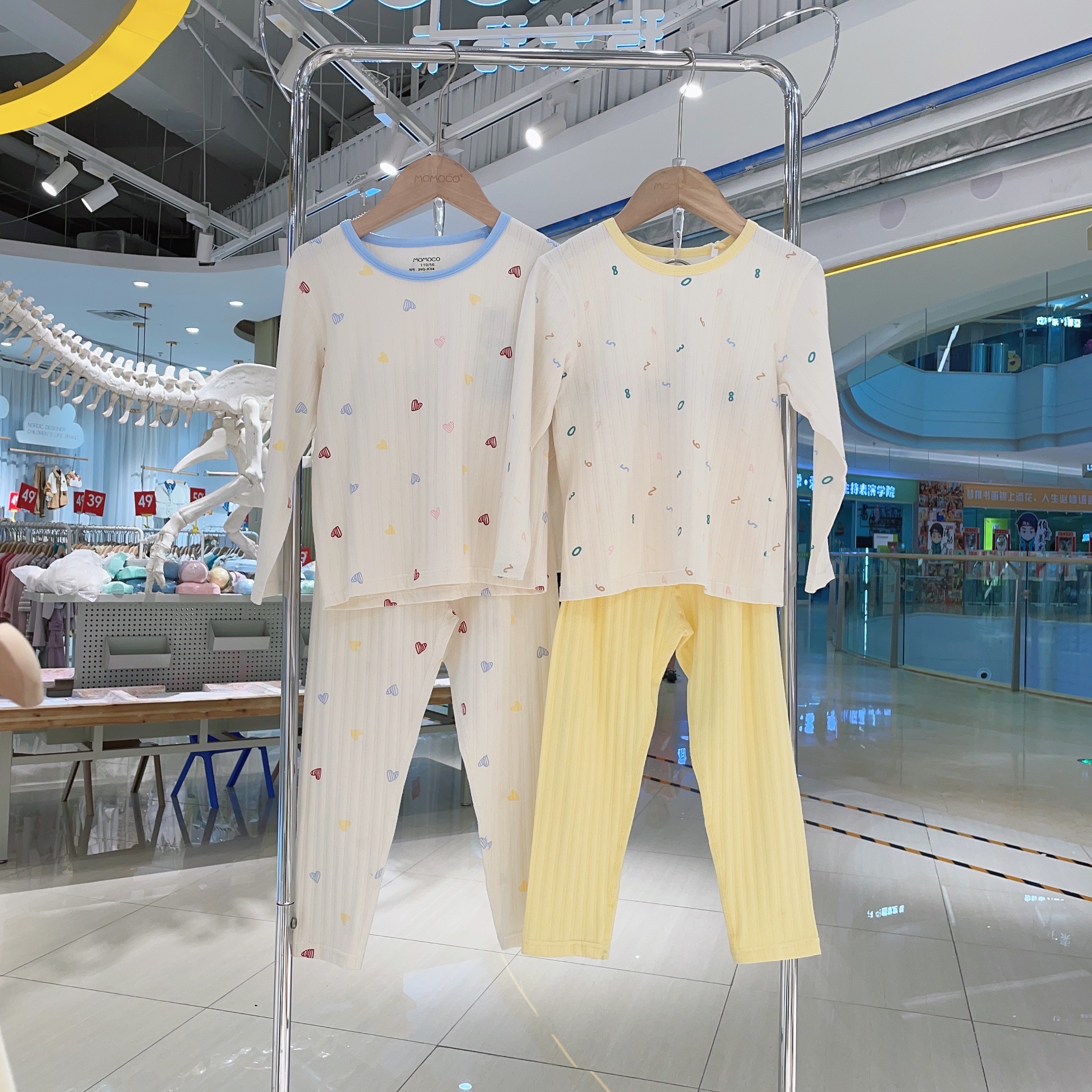 MOMOCO女童秋季特惠舒适满印爱心家居服75710582003