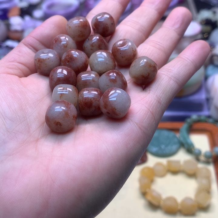 石英岩玉未镶嵌踏雪珠子16颗