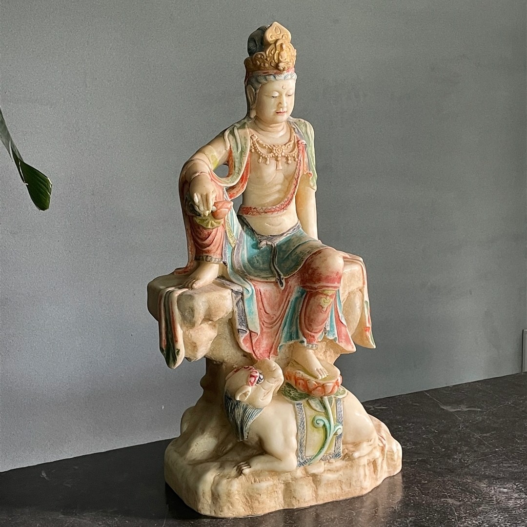 汉白玉彩绘观音摆件
