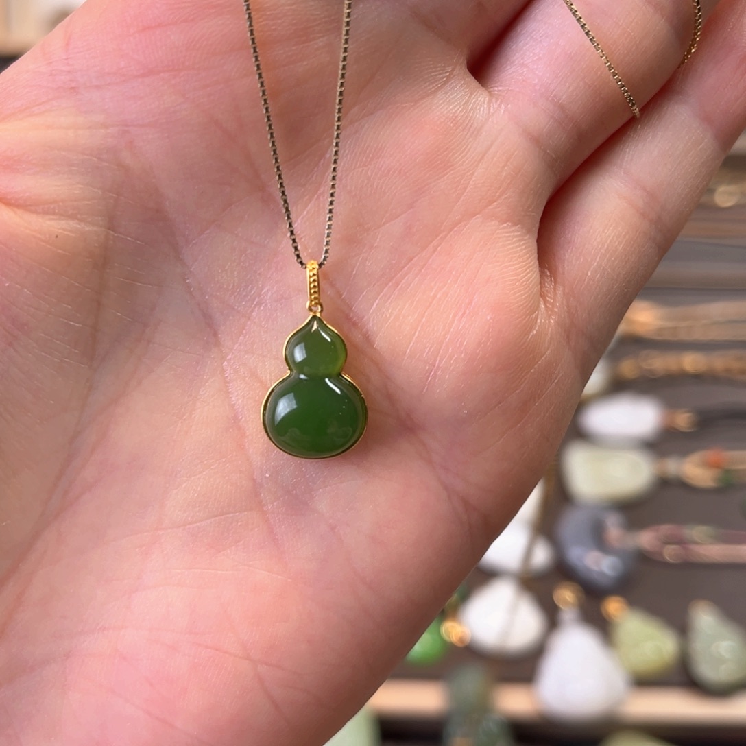 和田玉颈饰18K金镶嵌?*夕葫芦