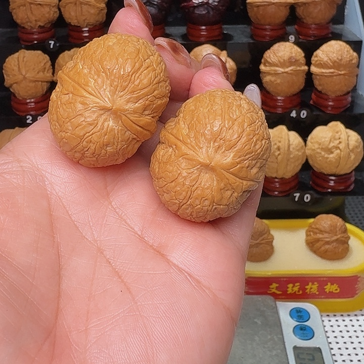 小***黑把件文玩核桃佛手元宝…………188号