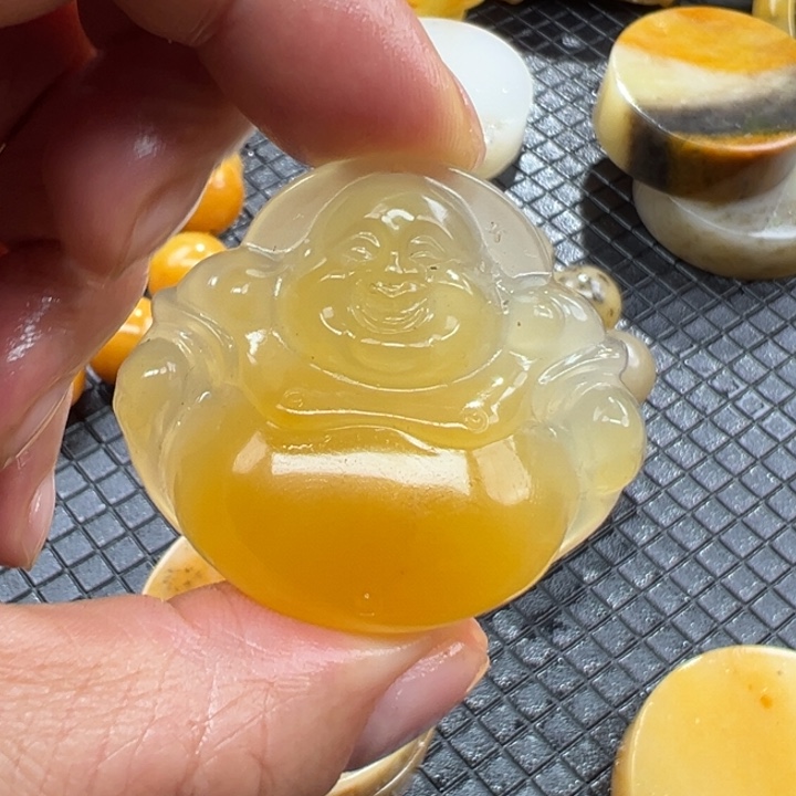 石英质玉（黄龙玉）颈饰未镶嵌