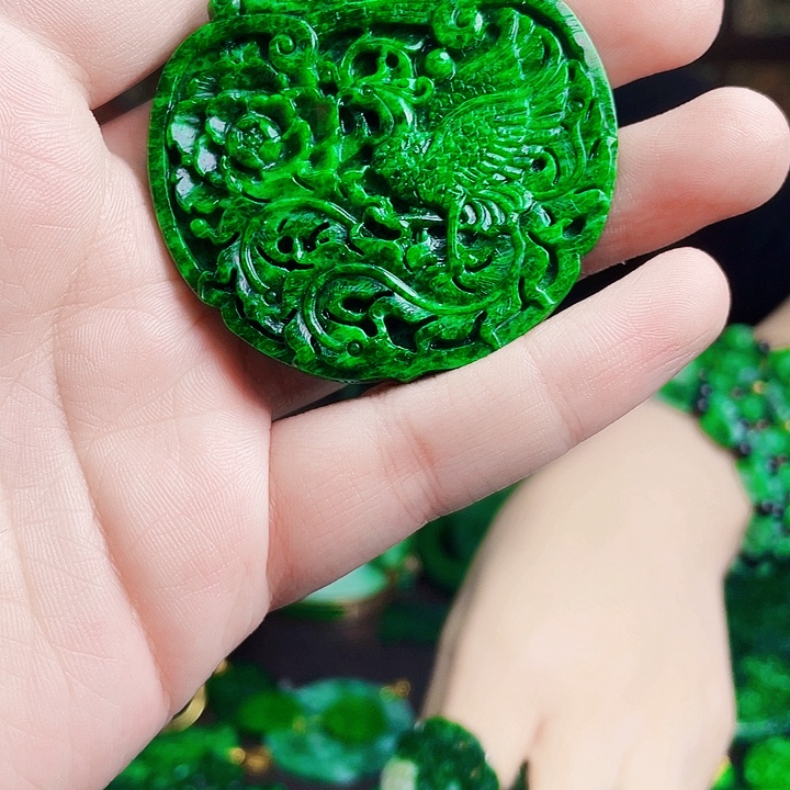翡翠18K金镶嵌颈饰