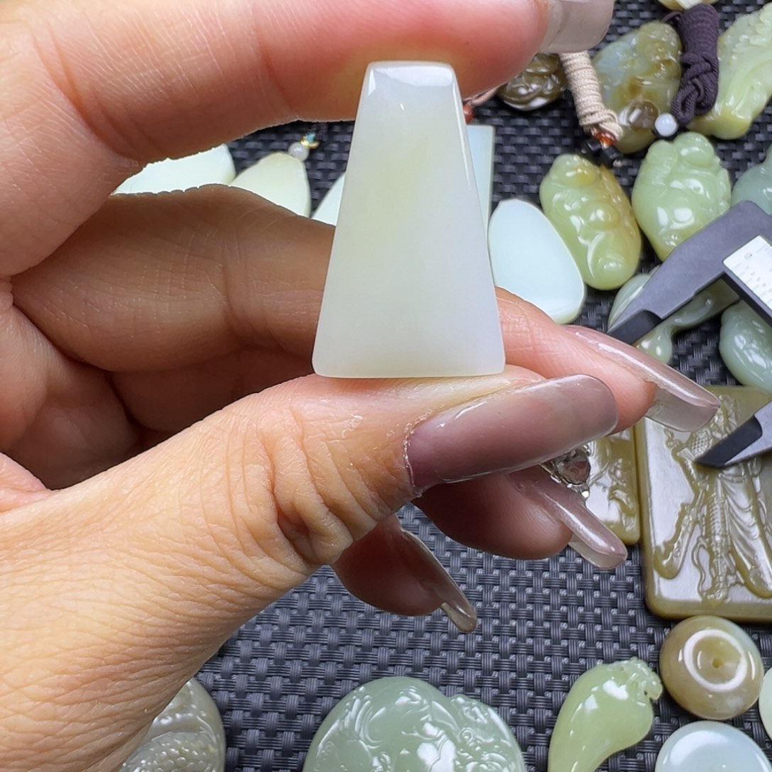 和田玉未镶嵌吊坠(不含链)福利漏，不退不换，卡28