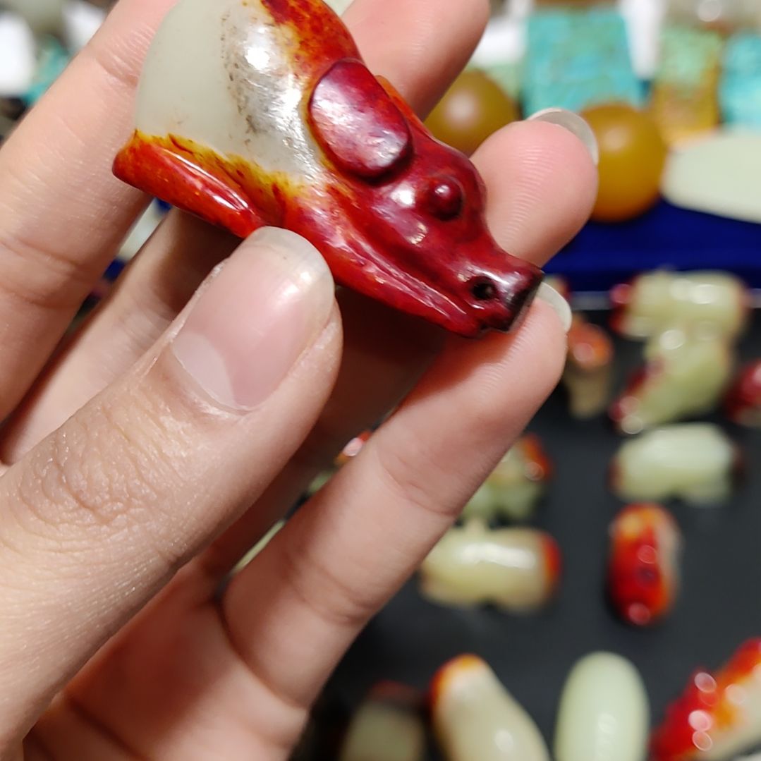 管***义和田玉未镶嵌颈饰