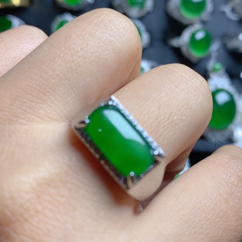 【闪购商品】翡翠挂件未镶嵌马鞍男戒