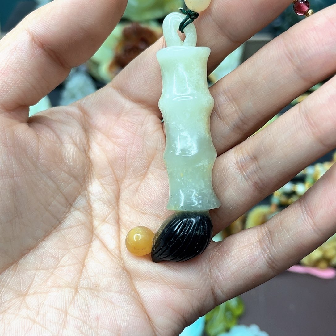 蛇纹石玉挂件未镶嵌