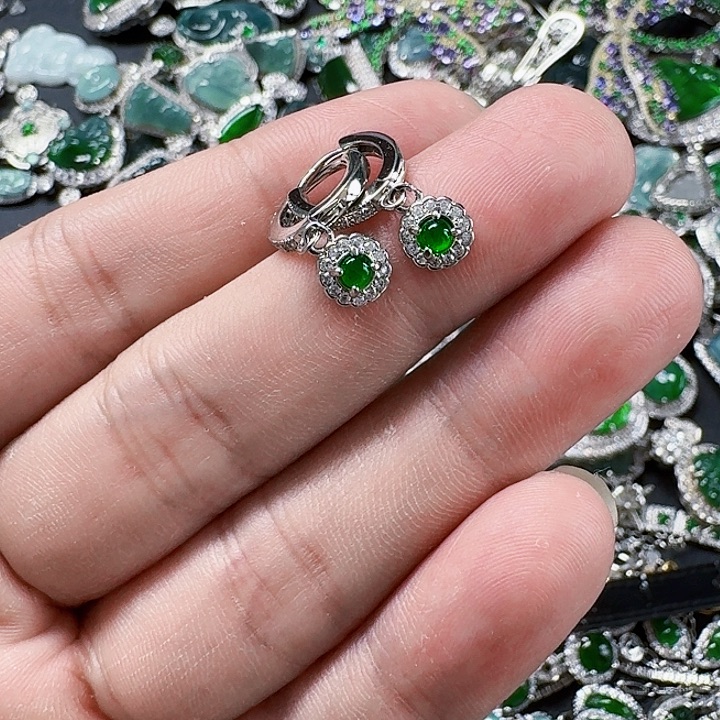 翡翠颈饰未镶嵌天然A货翡翠放漏