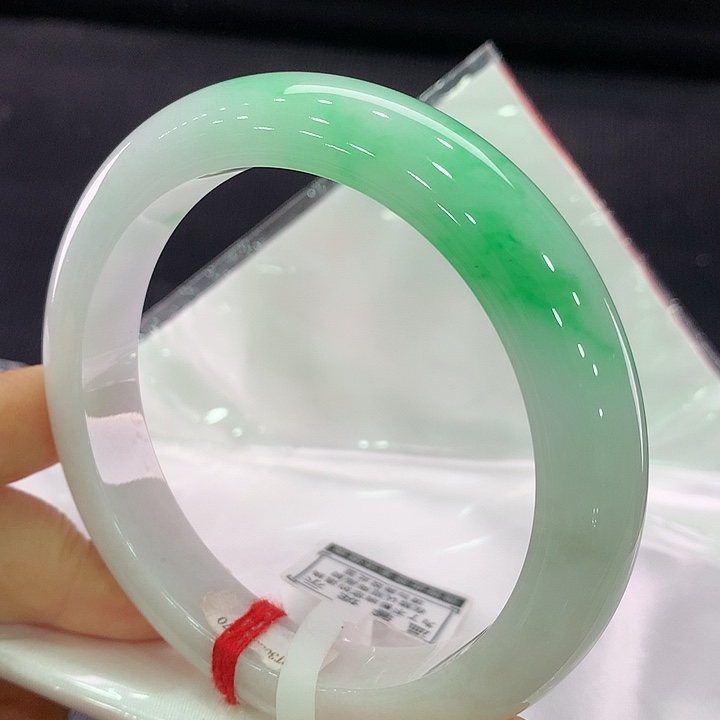 翡翠手镯未镶嵌正圈61