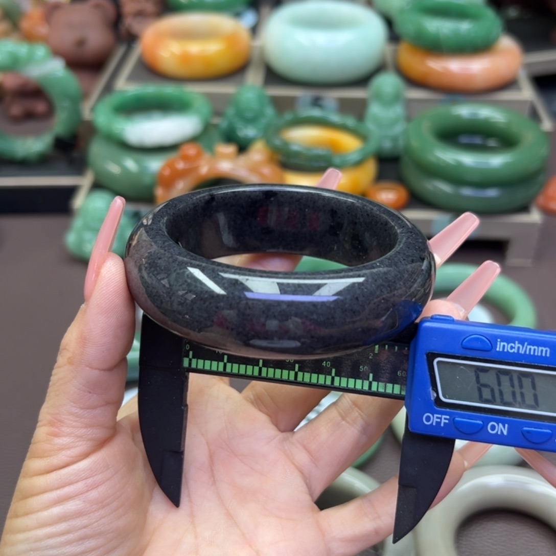 未镶嵌手镯石英岩玉