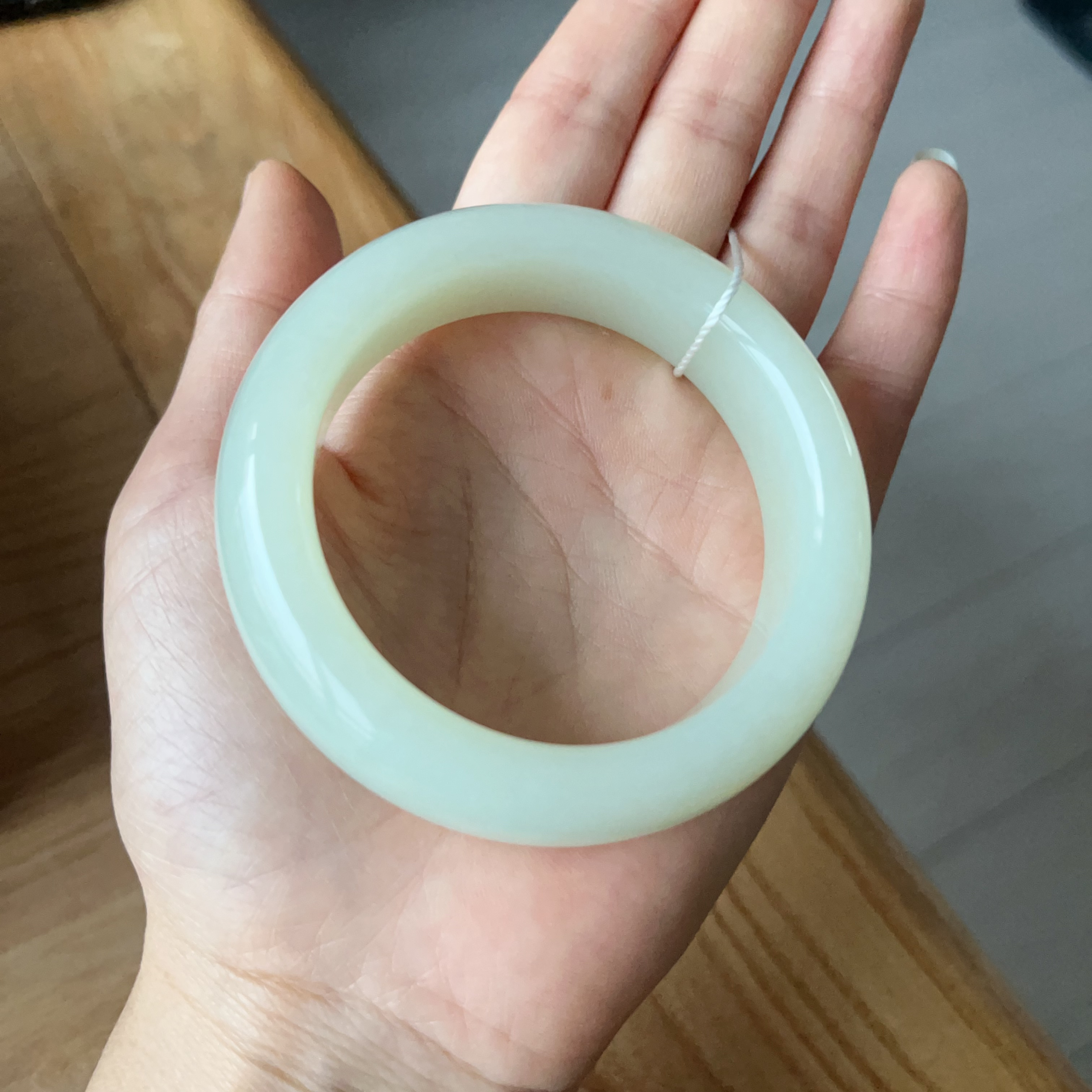 和田玉宽版女士手镯油脂老料佩戴高端大气性价比高