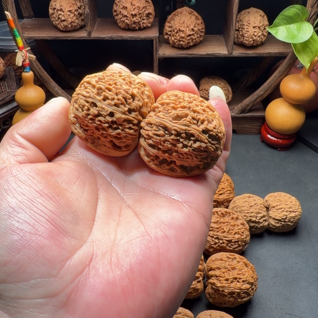 @***6文玩核桃把件南疆石拉丝纹尺寸43