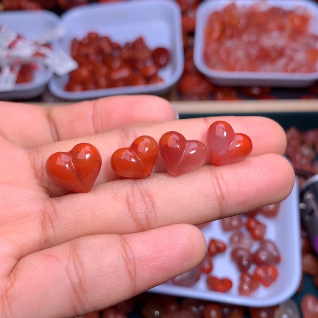 吖***周南红玛瑙未镶嵌珠宝半成品屁桃1