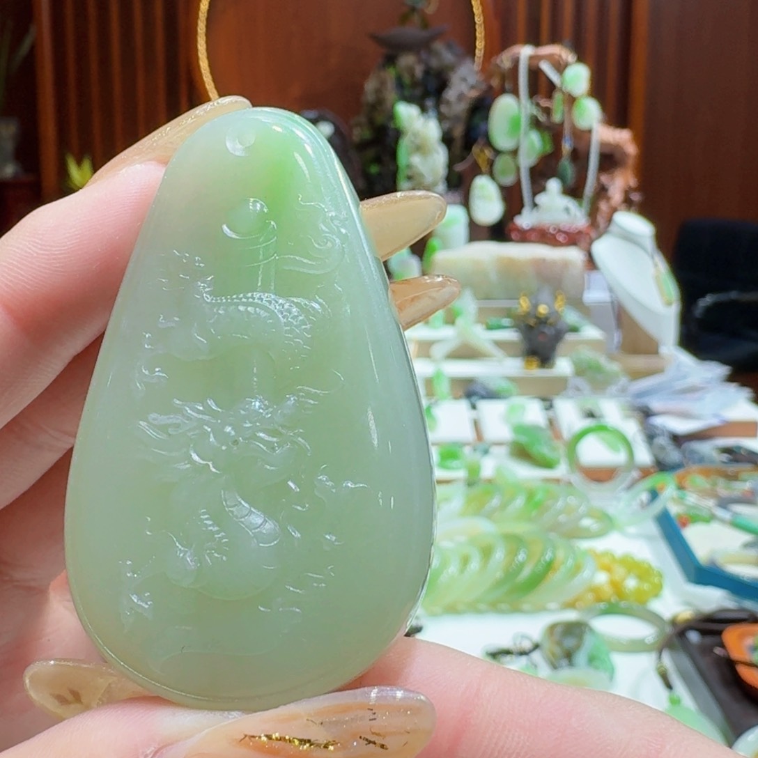 和田玉翠青冰底龙牌未镶嵌