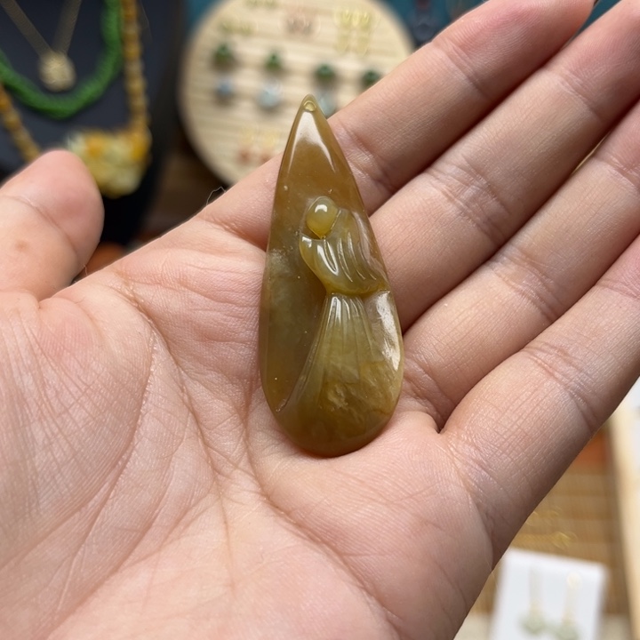 蛇纹石玉未镶嵌颈饰