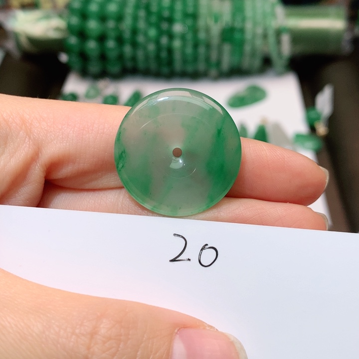 石英质玉颈饰未镶嵌