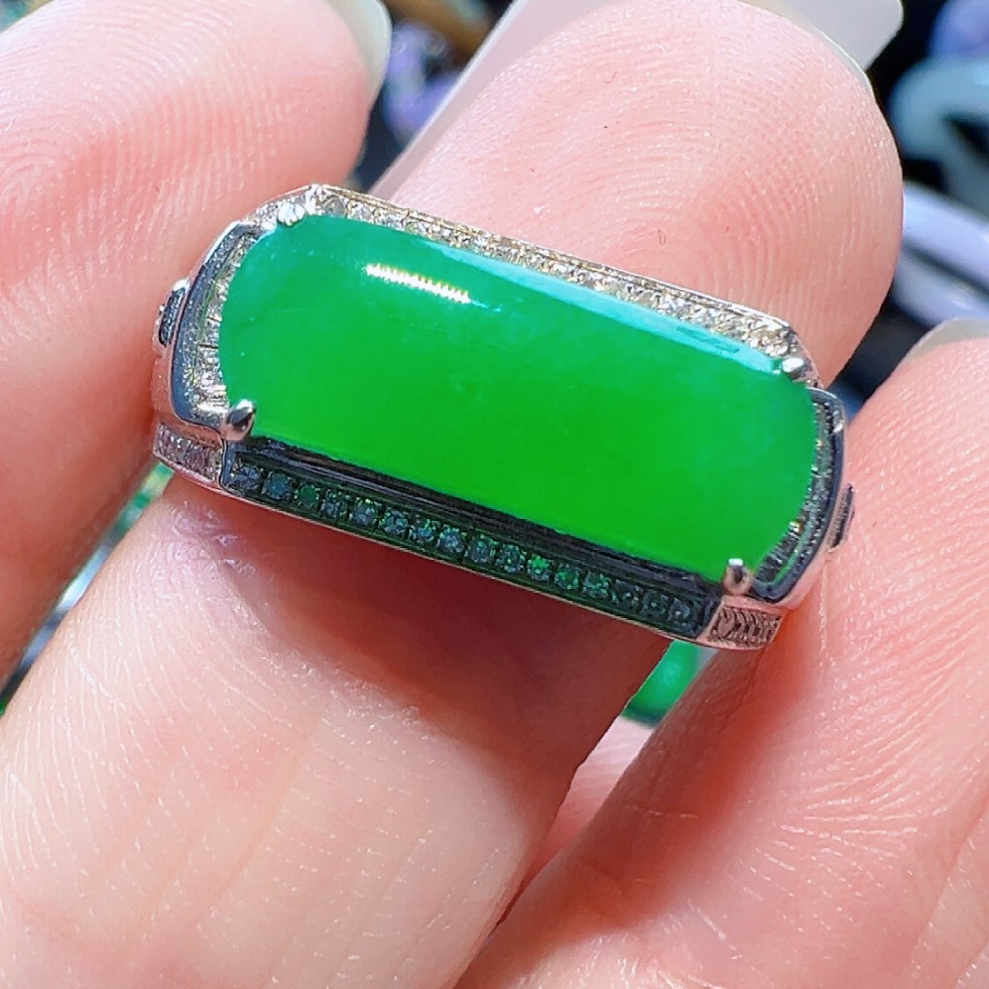 翡翠戒指18K金镶嵌签收后24小时鉴赏期