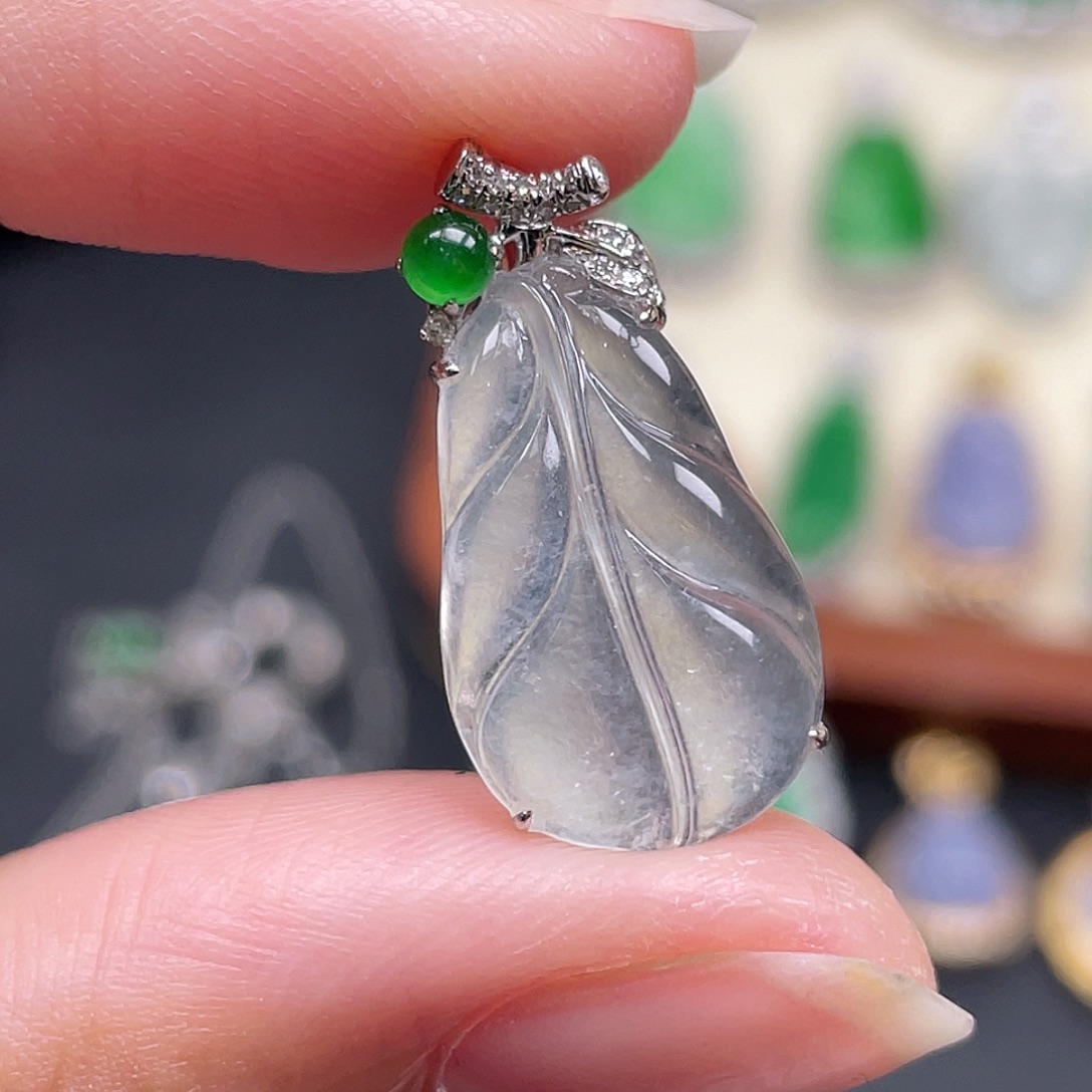 翡翠18K金镶嵌颈饰高冰叶子