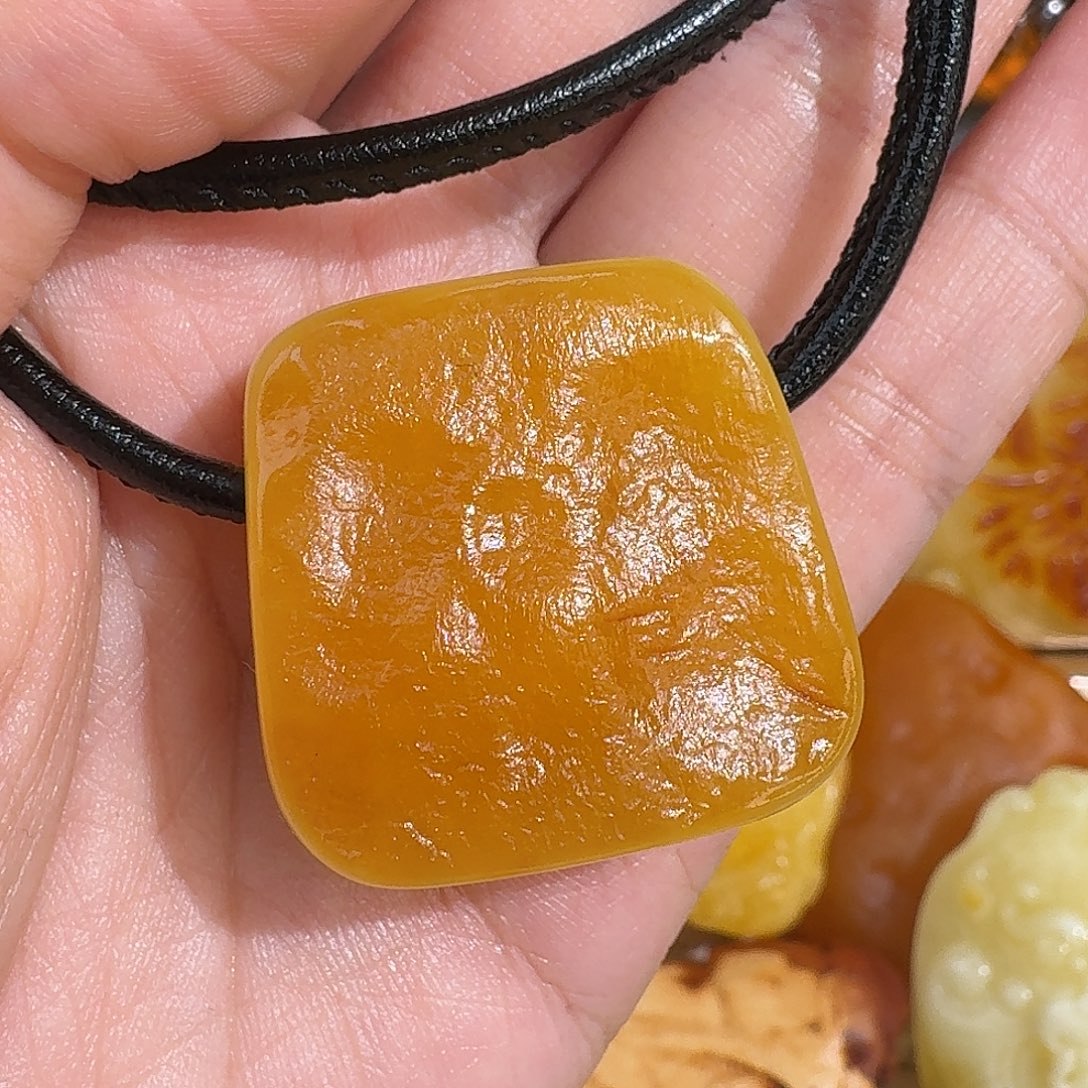 拉***尤琥珀未镶嵌裸石我